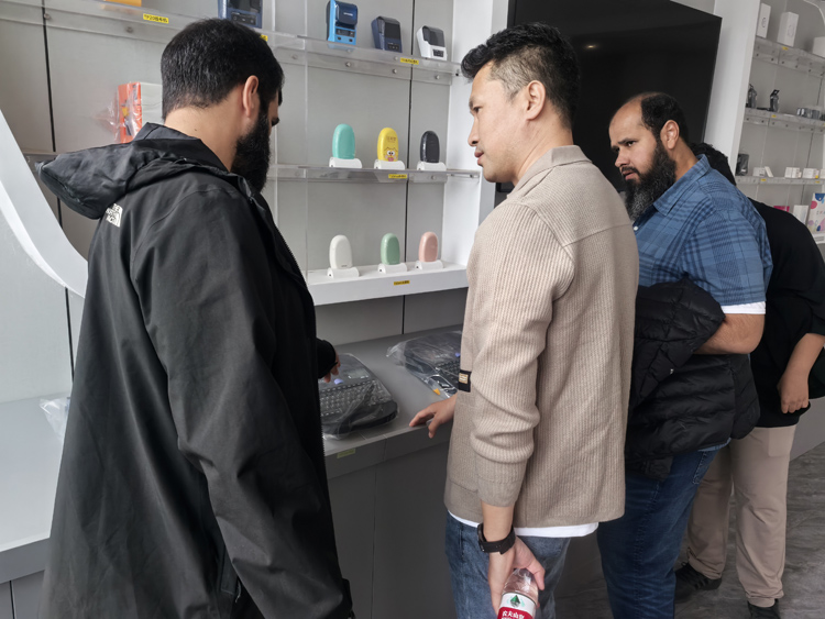 友誼長(cháng)存！沙特阿拉伯代理商到訪(fǎng)碩方智造基地